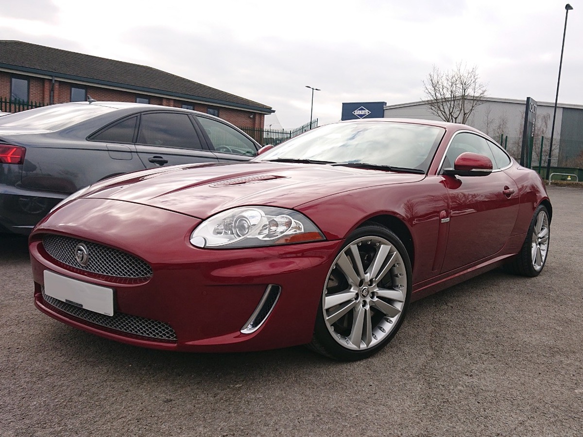 2010 Jaguar XKR Image 3